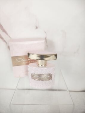 NIB Oscar de la Renta Bella Rosa Eau De Parfum